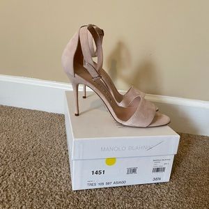 New manolo blahnik size 38 1/2 heels